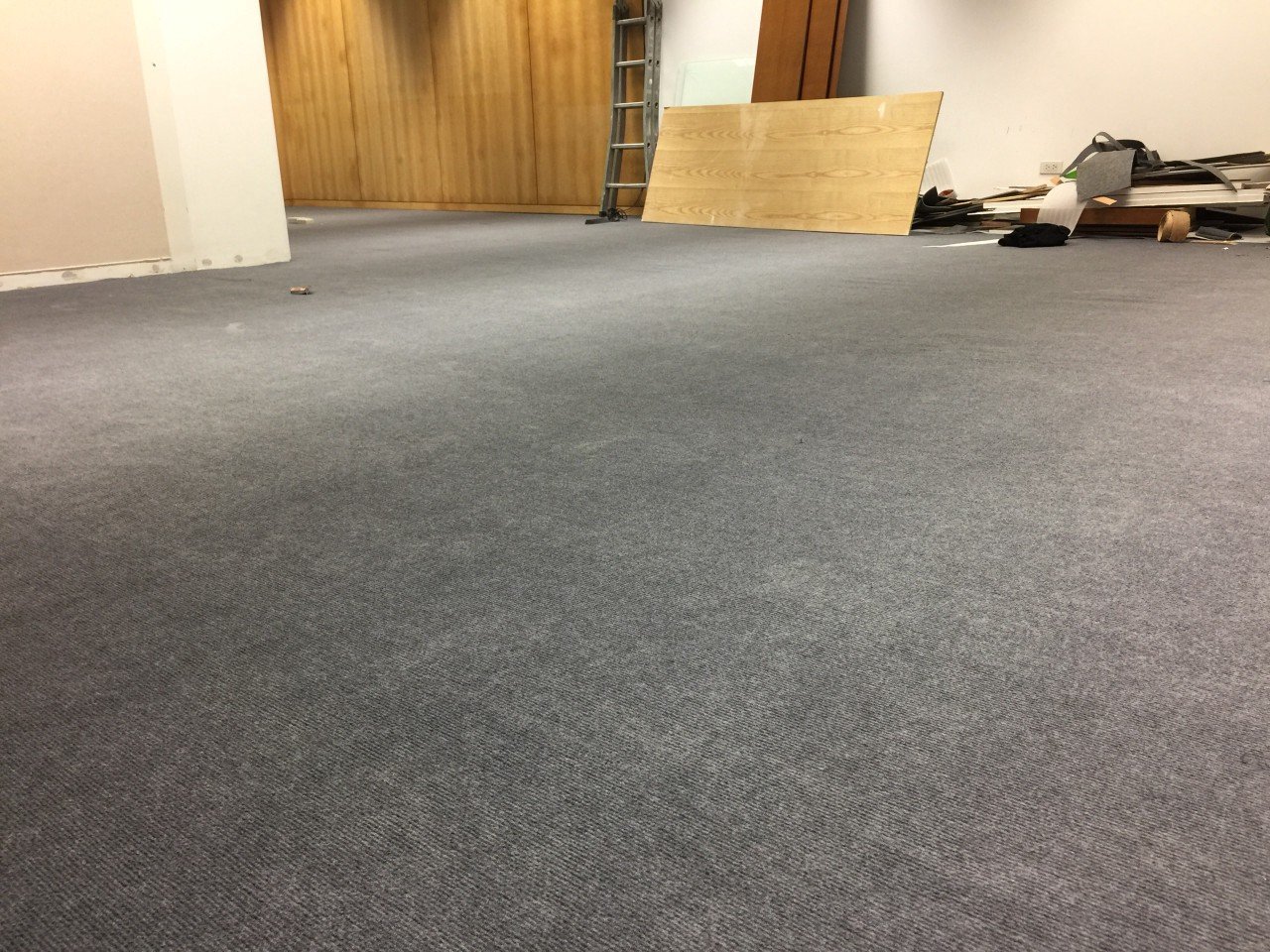 Các phương pháp lắp đặt và thi công thảm trải sàn