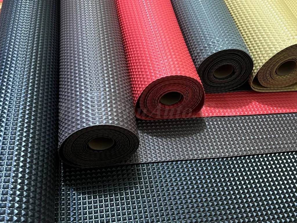 Thảm cao su có nhiều mẫu mã và màu sắc thanh lịch, sang trọng