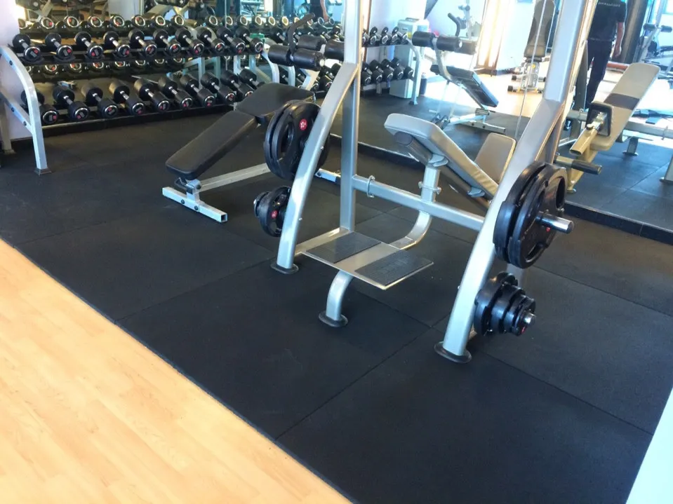 Thảm cao su giúp hạn chế tiếng ồn và giảm thiểu chấn thương cho người tập