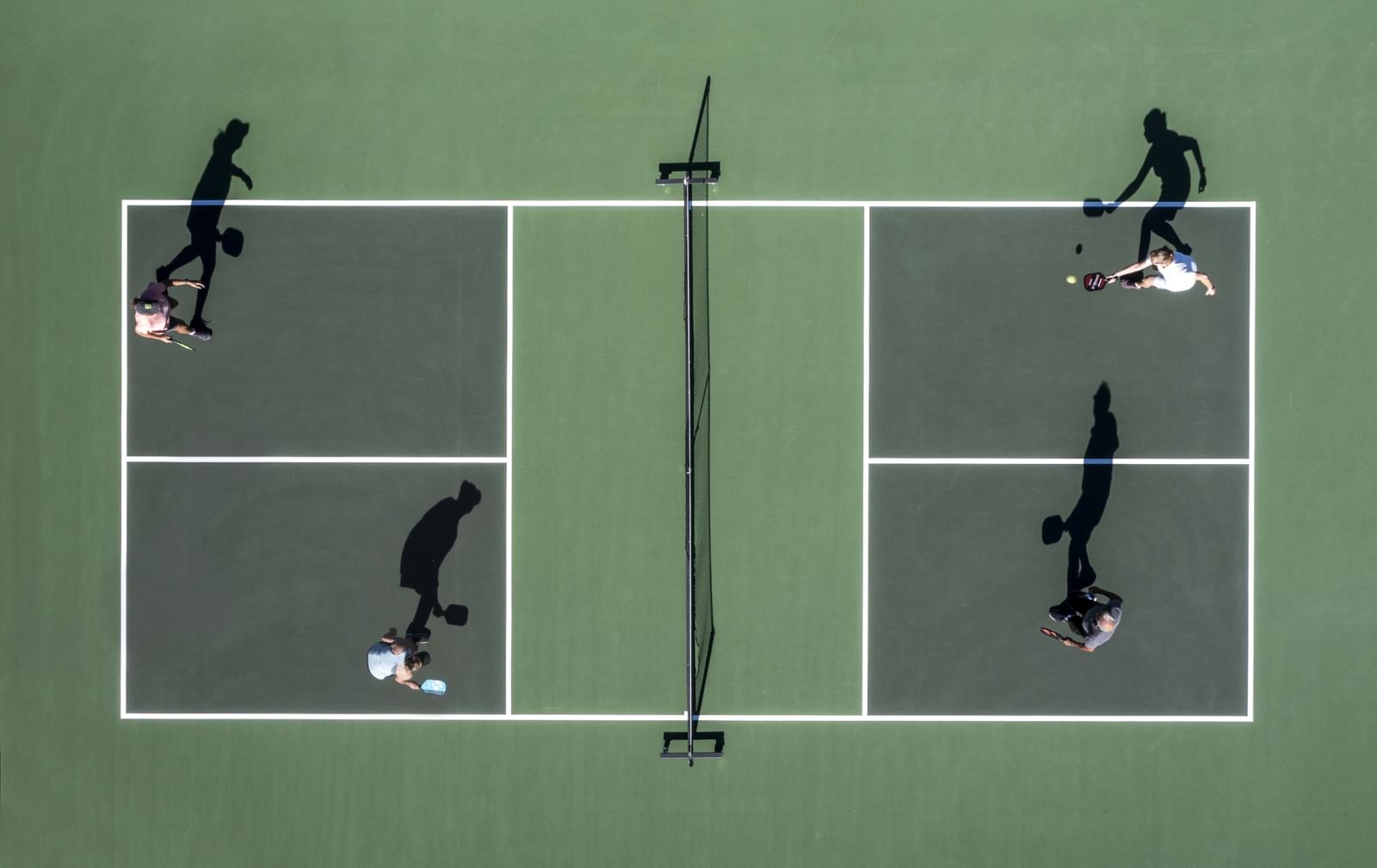 Lợi ích của việc chơi Pickleball ngoài trời
